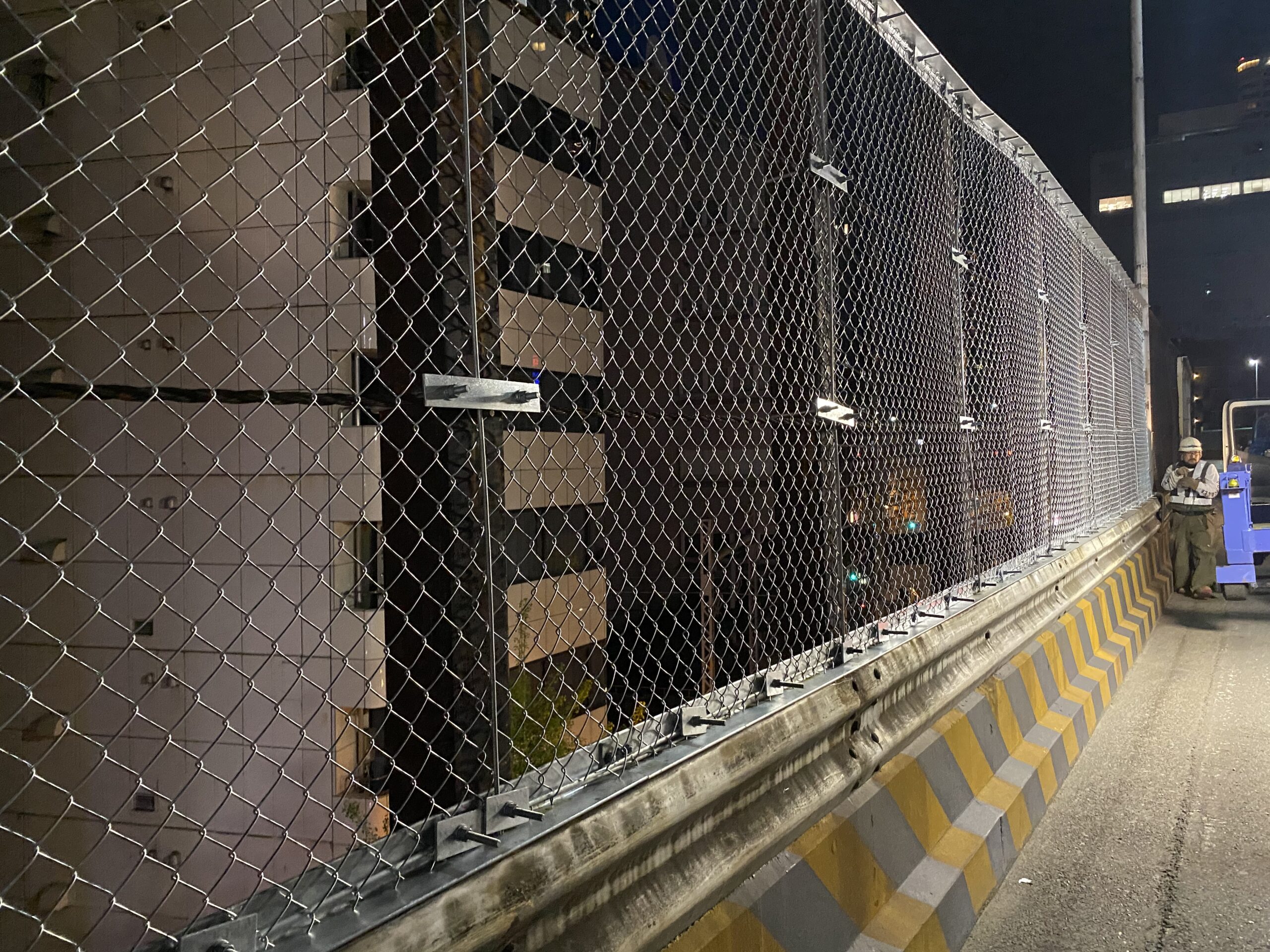 新御堂筋　防護フェンス取り替え続編